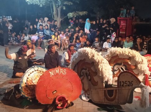 Relawan Ganjar Mahfud gandeng Kesenian jaranan “Jefri Wijoyo” hibur warga Sidoarjo