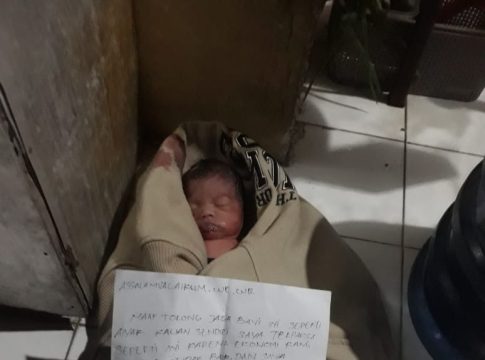 Warga Keputih Sukolilo Geger, Bayi Perempuan Baru Lahir Ditemukan di Teras Rumah