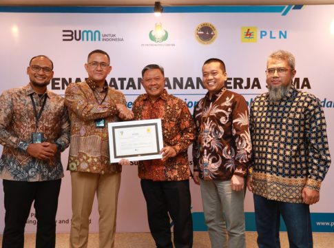 Sambut Hari Pelanggan Nasional, PLN Berikan Layanan Captive Power untuk PT Petrokimia Gresik dan Suplai Energi Bersih PT Smelting