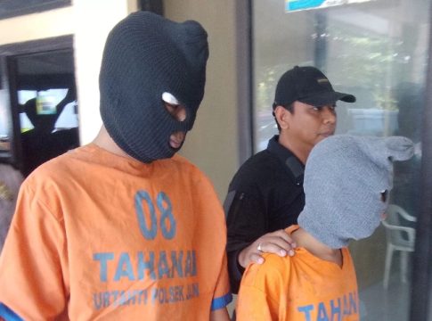 Bapak dan Anak Tiri Asal Surabaya Dibekuk Polisi Usai Curi Motor Pelajar di Jabon