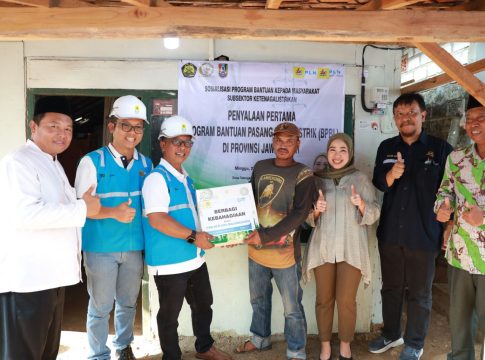 Kinerja 5 Tahun Kepemimpinan Erick Thohir, PLN Sambung Listrik 13.474 Masyarakat Pra Sejahtera di Jawa Timur