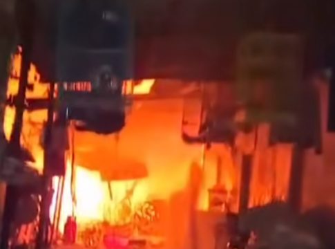 Dua Gudang dan Empat Rumah Petak di Kedung Cowek Surabaya Terbakar