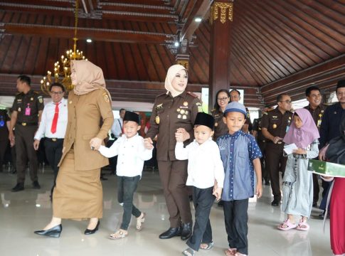 Kajati Jatim Mia Amiati Hadir Dalam Sidang Penetapan Perwalian Anak di Kab. Mojokerto