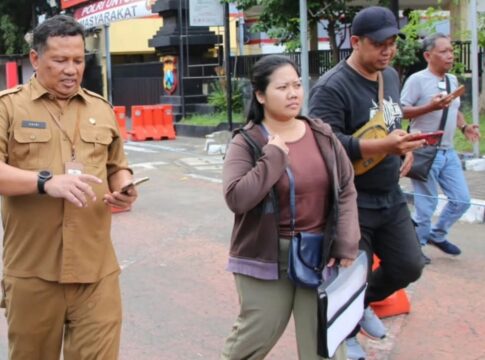 Kasus Dugaan Penahanan Ijazah, Wali Kota Eri Cahyadi Dampingi Karyawan Lapor ke Polisi