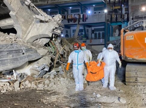 Korban Tewas Musala Ponpes Al Khoziny Bertambah Jadi 63 Orang, Enam di Antaranya Bagian Tubuh